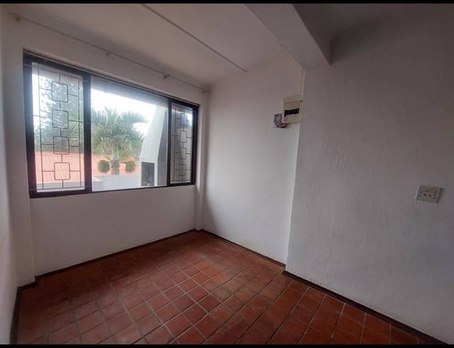 1 BEDROOM PROPERTY TO RENT IN LAWRENCE ROCKS